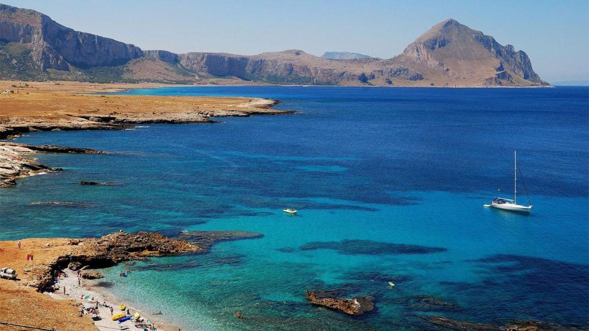 Brezza Salina Bed & Breakfast Torre Nubia Bagian luar foto